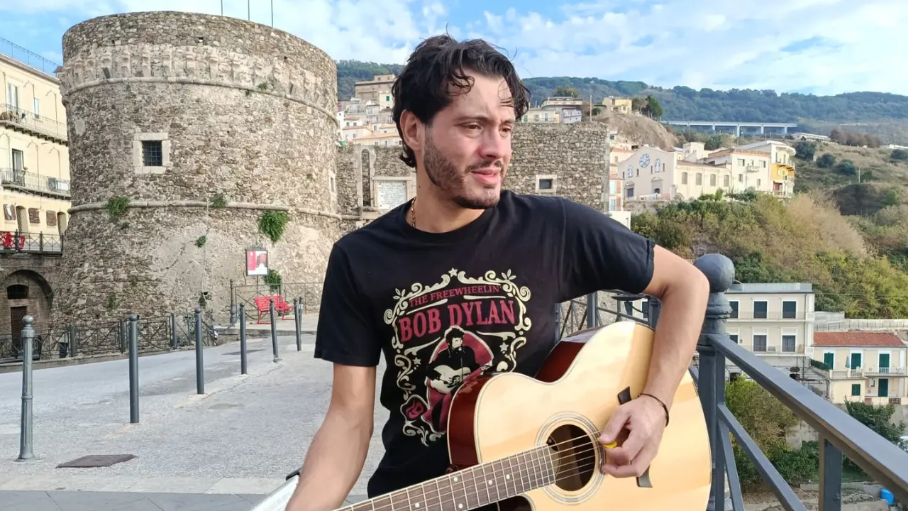 Da Pizzo al sogno\u00A0del successo nazionale sulle ali del singolo “Vite bruciate”,\u00A0Giovanni Riga si racconta\n