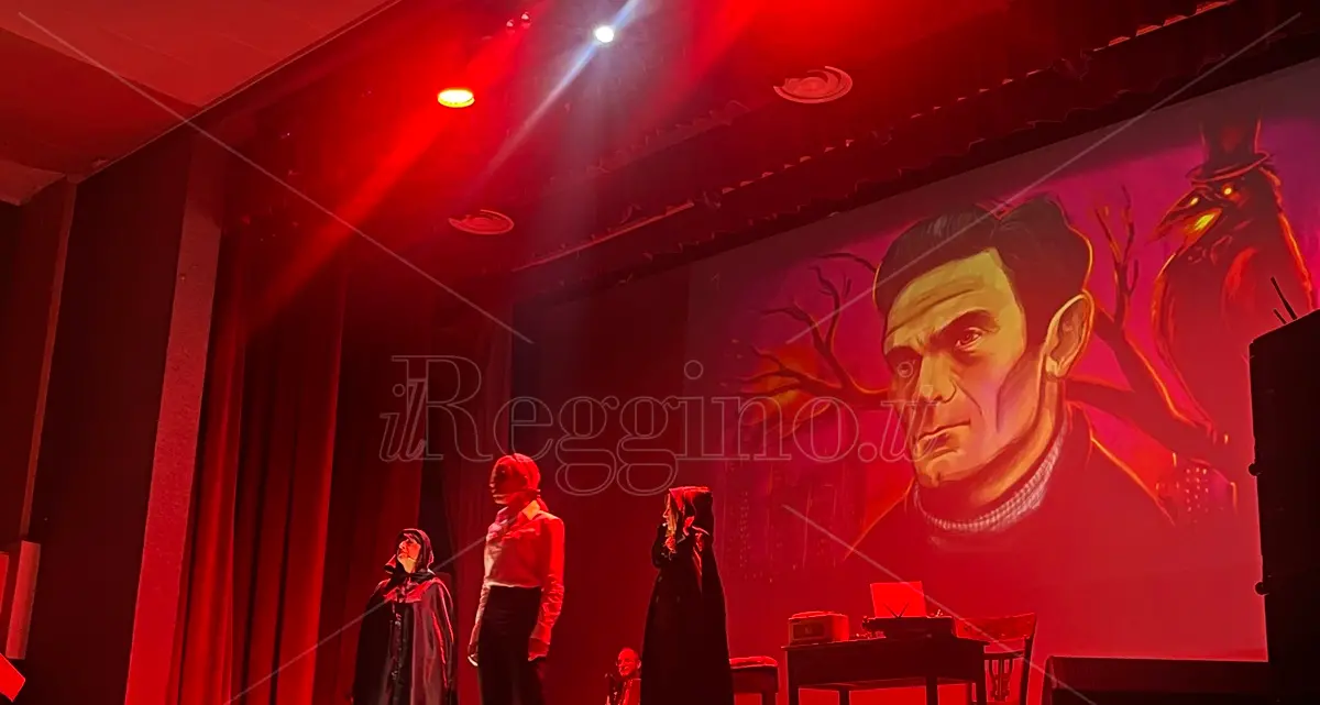 La lungimiranza del grande poeta profeta Pasolini e la giustizia cieca e vittima del pregiudizio: a Reggio lo spettacolo \"Il Santo Infame\"\n