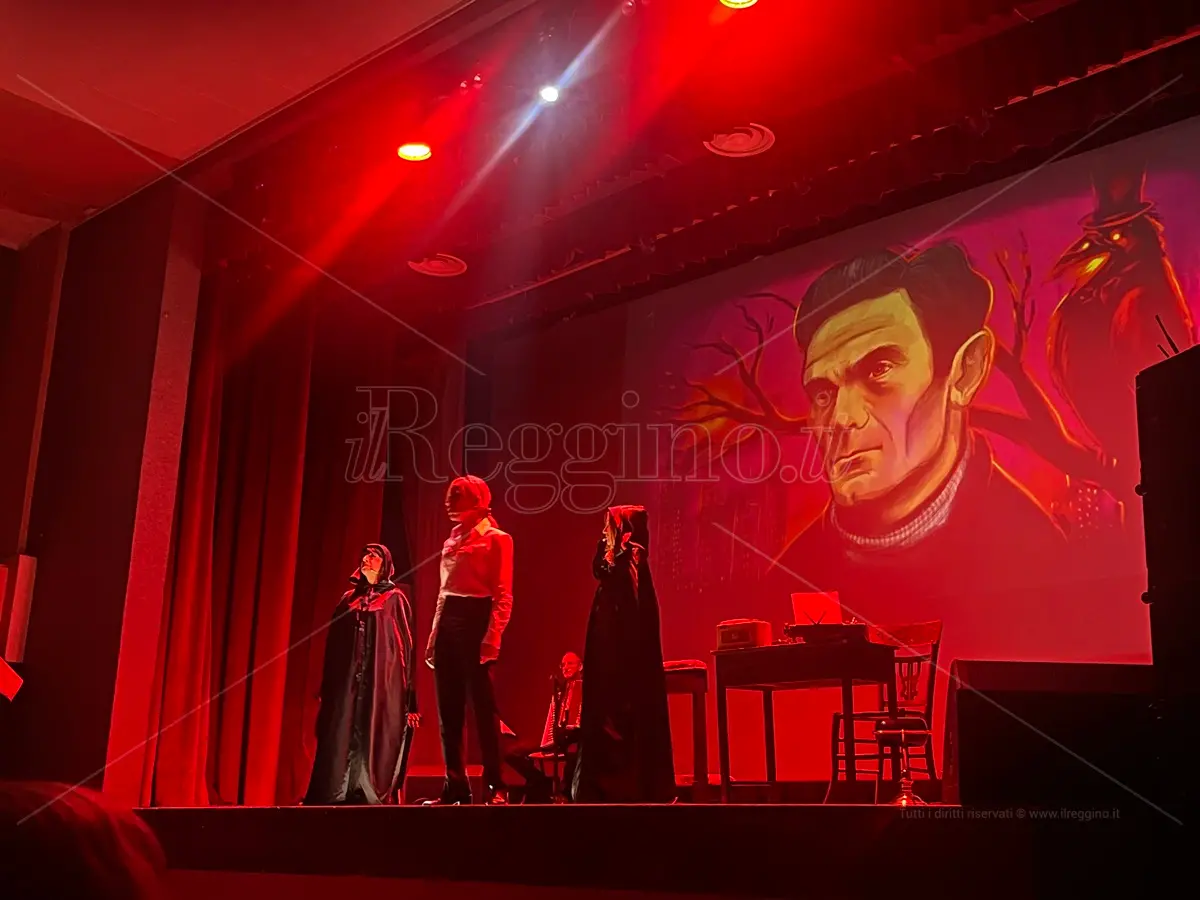 La lungimiranza del grande poeta profeta Pasolini e la giustizia cieca e vittima del pregiudizio: a Reggio lo spettacolo \"Il Santo Infame\"\n