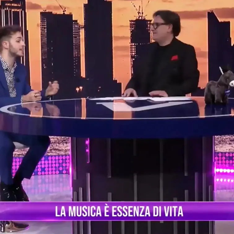 Vengo dopo il tg, il successo inarrestabile del varietà colto e della tv che sa entrare nelle case con garbo\n