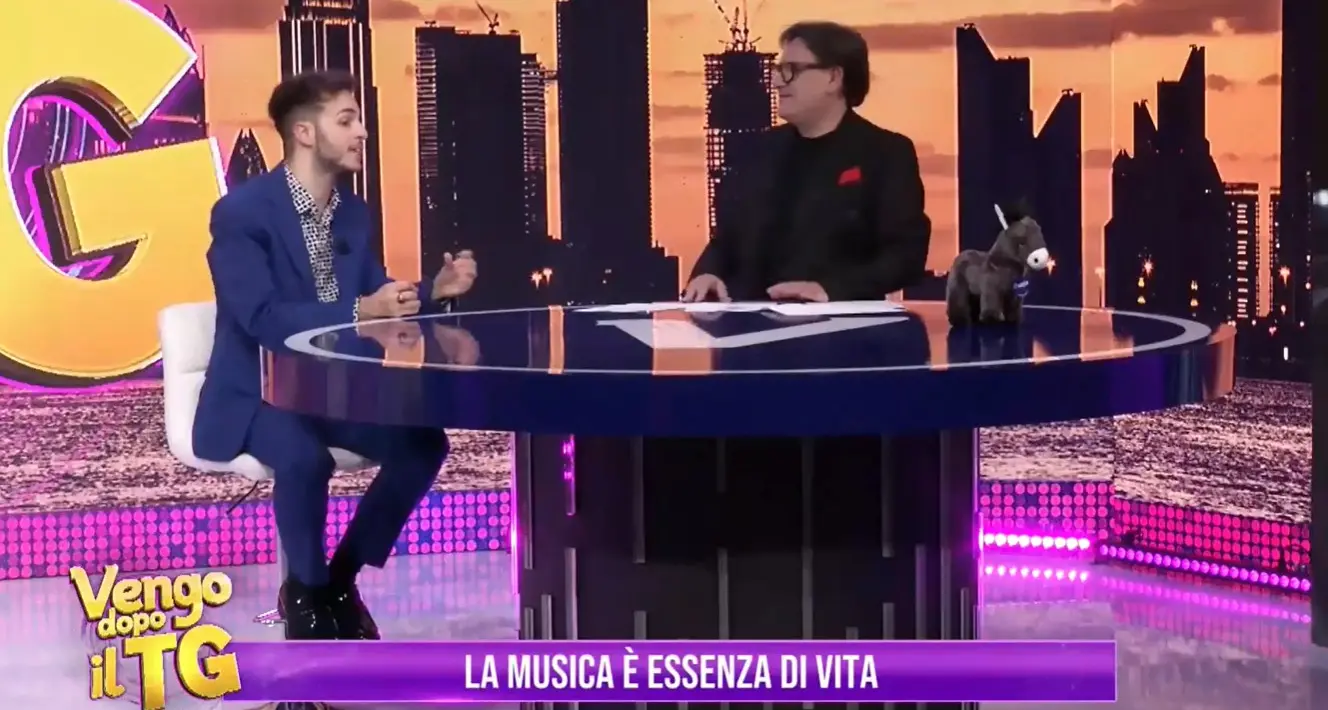 Vengo dopo il tg, il successo inarrestabile del varietà colto e della tv che sa entrare nelle case con garbo\n