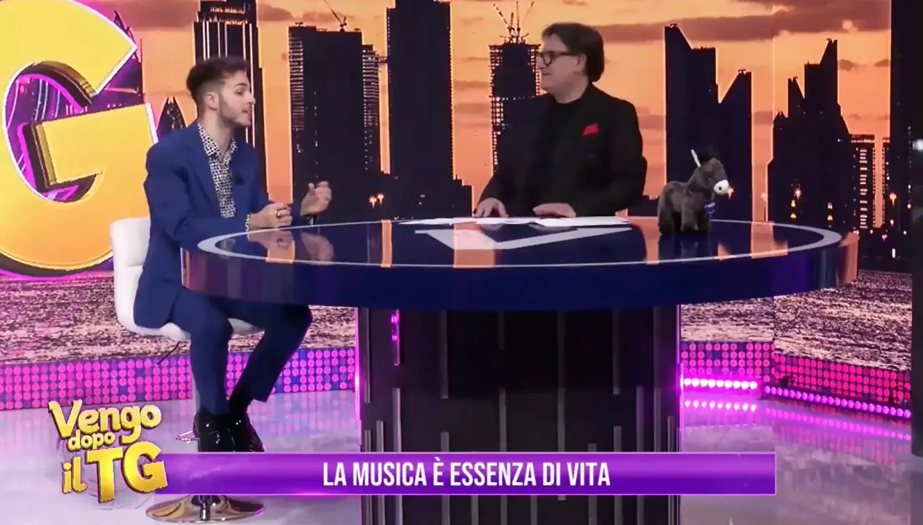 Vengo dopo il tg, il successo inarrestabile del varietà colto e della tv che sa entrare nelle case con garbo\n