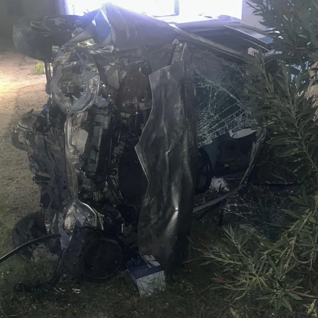 Corigliano, auto finisce fuori strada: ventenne ferita nella notte\n
