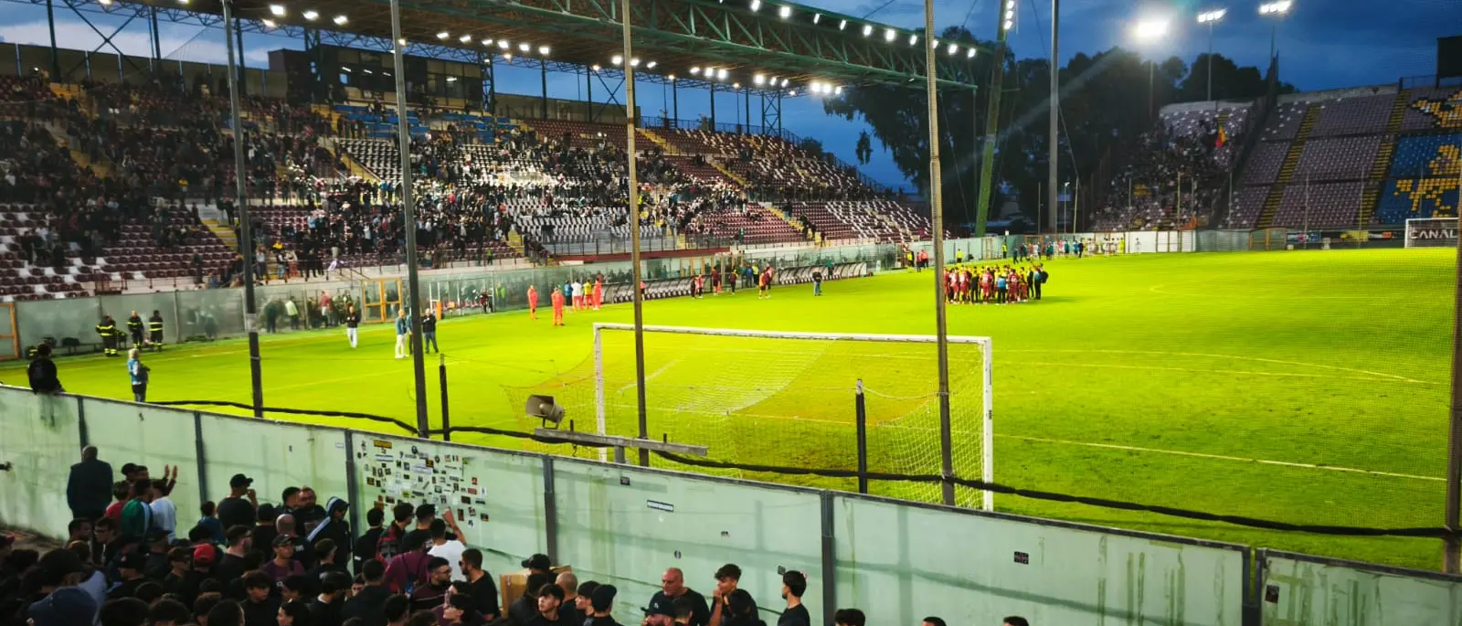 Silenzio e rabbia al Granillo: la Curva Sud abbandona la Reggina\n