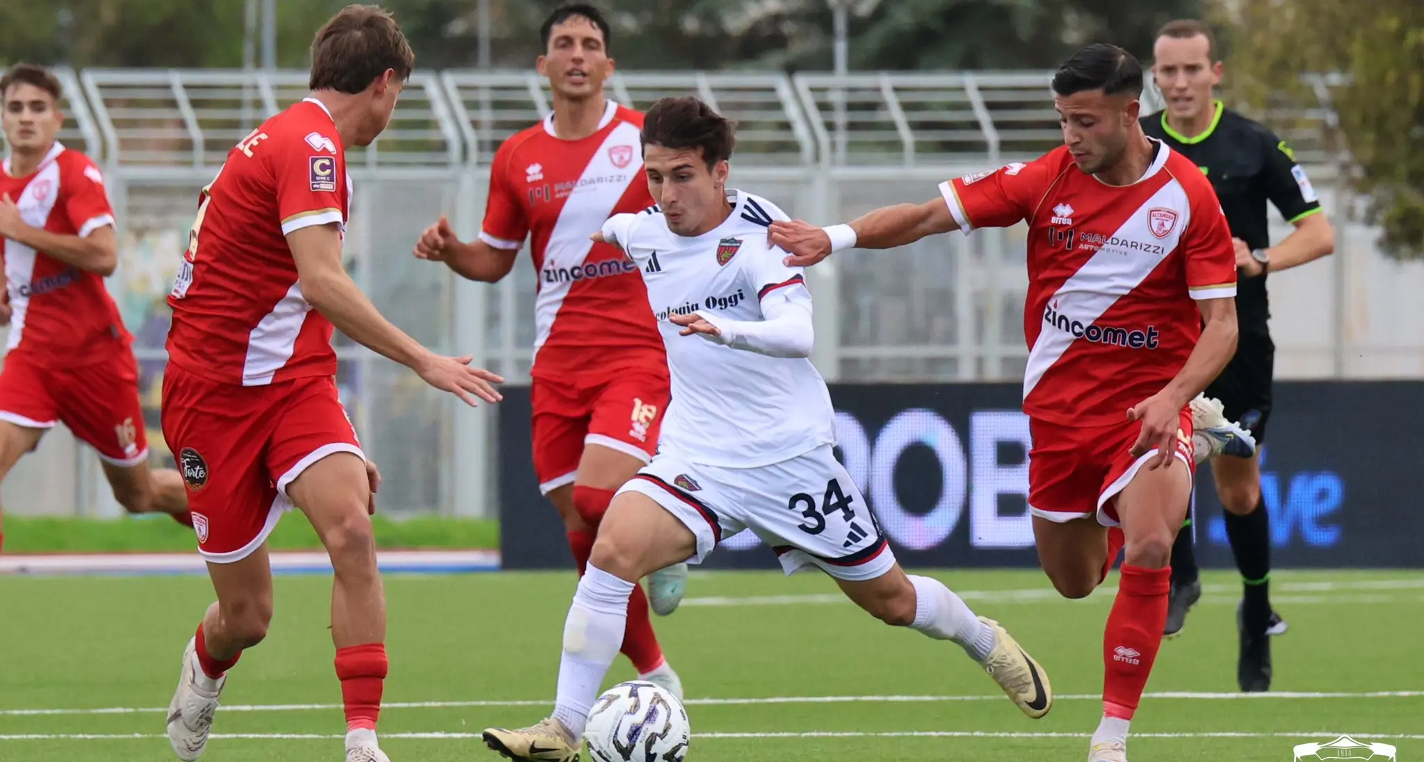 Cosenza, che occasione sprecata: rallentano le altre in vetta