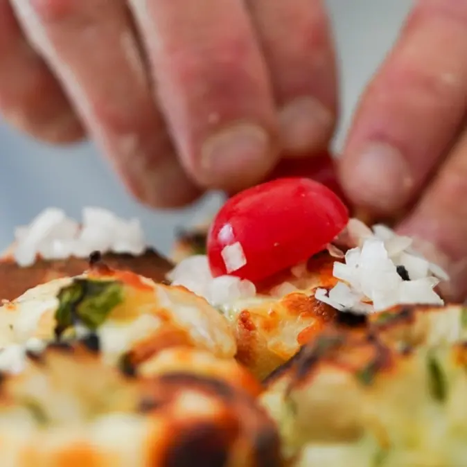 «Comprava macchine e cavalli per le figlie, a me deve ancora 9mila euro di stipendi», la denuncia di uno chef calabrese