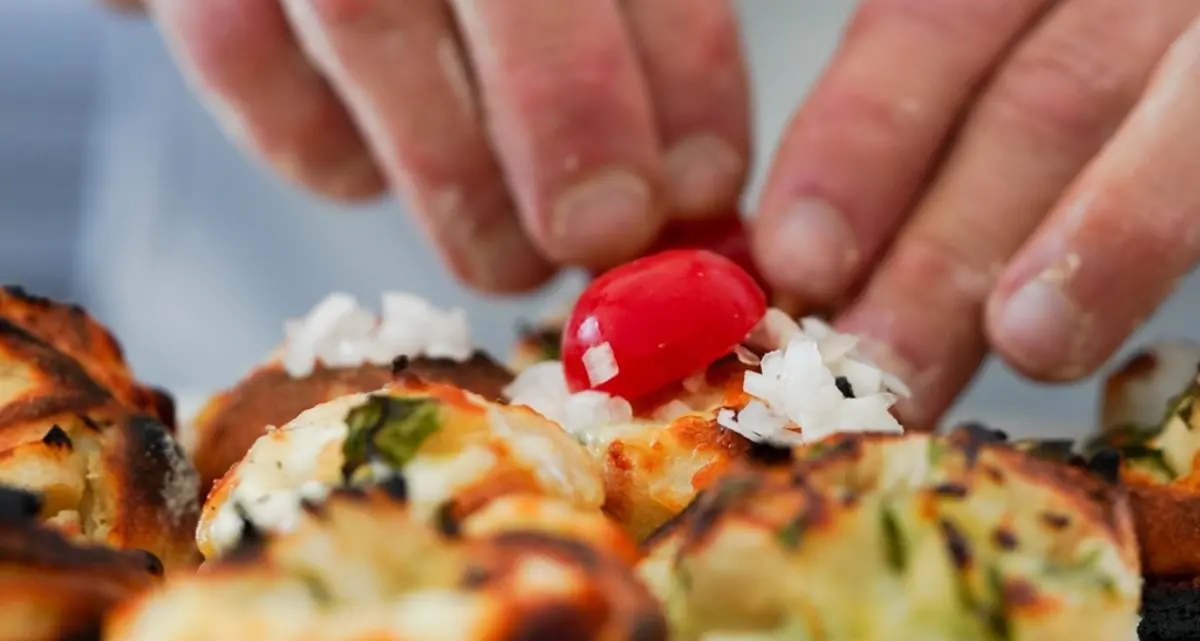 «Comprava macchine e cavalli per le figlie, a me deve ancora 9mila euro di stipendi», la denuncia di uno chef calabrese\n