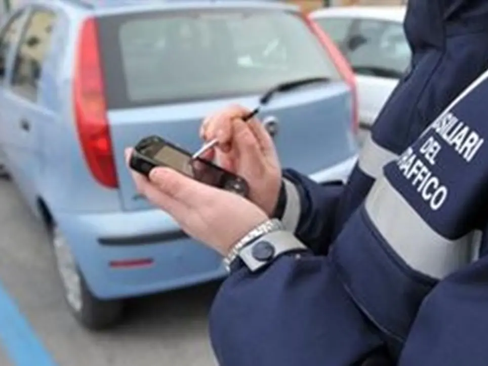 Tropea, il Tar sospende il nuovo sistema di sosta a pagamento: torna il vecchio piano parcheggi