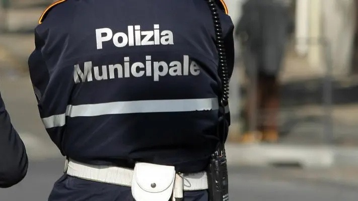 Rende, stretta sui rifiuti: raffica di multe e denunce per gli abbandoni illeciti\n
