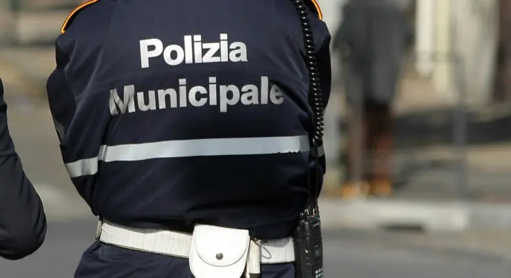 Rende, stretta sui rifiuti: raffica di multe e denunce per gli abbandoni illeciti\n