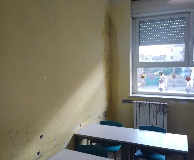 Bianco, infiltrazioni d’acqua a scuola: oggi lezioni sospese\n