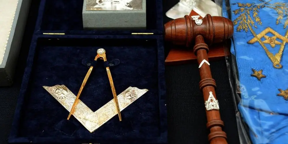 10/04/2015 Rimini Assise annuale del Grande Oriente d' Italia, la più importante istituzione massonica italiana, dal titolo Il coraggio delle idee, la costanza delle azioni. nella foto un banco con gadget di ispirazione massonica.