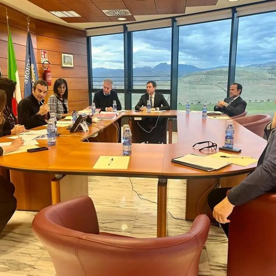 Forza Italia traina l’Occhiuto bis:\u00A0“azzurre” le deleghe più pesanti, Fratelli d’Italia e Lega relegati ai margini\n