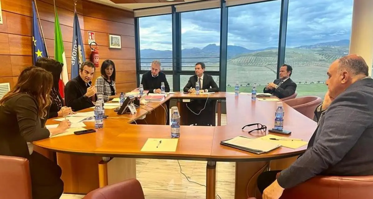 Forza Italia traina l’Occhiuto bis:\u00A0“azzurre” le deleghe più pesanti, Fratelli d’Italia e Lega relegati ai margini\n