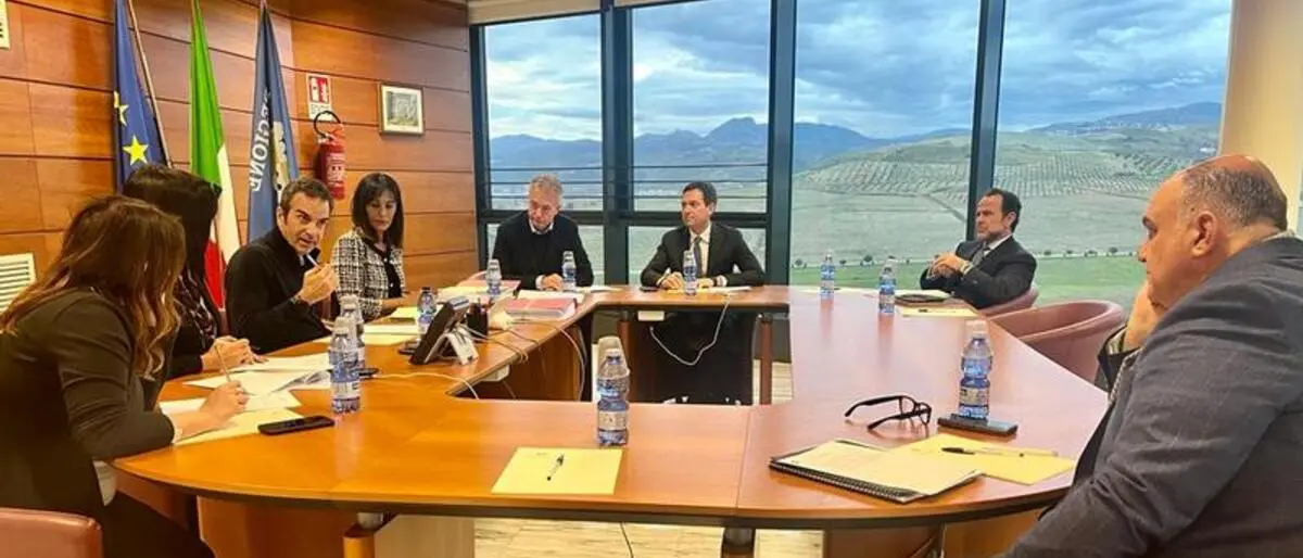 Forza Italia traina l’Occhiuto bis:\u00A0“azzurre” le deleghe più pesanti, Fratelli d’Italia e Lega relegati ai margini\n