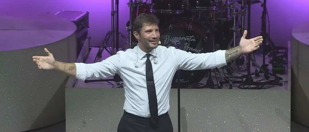 Il caso del video rubato a Stefano De Martino e Caroline Tronelli: non un hacker fantasma ma un tecnico “di casa”\n