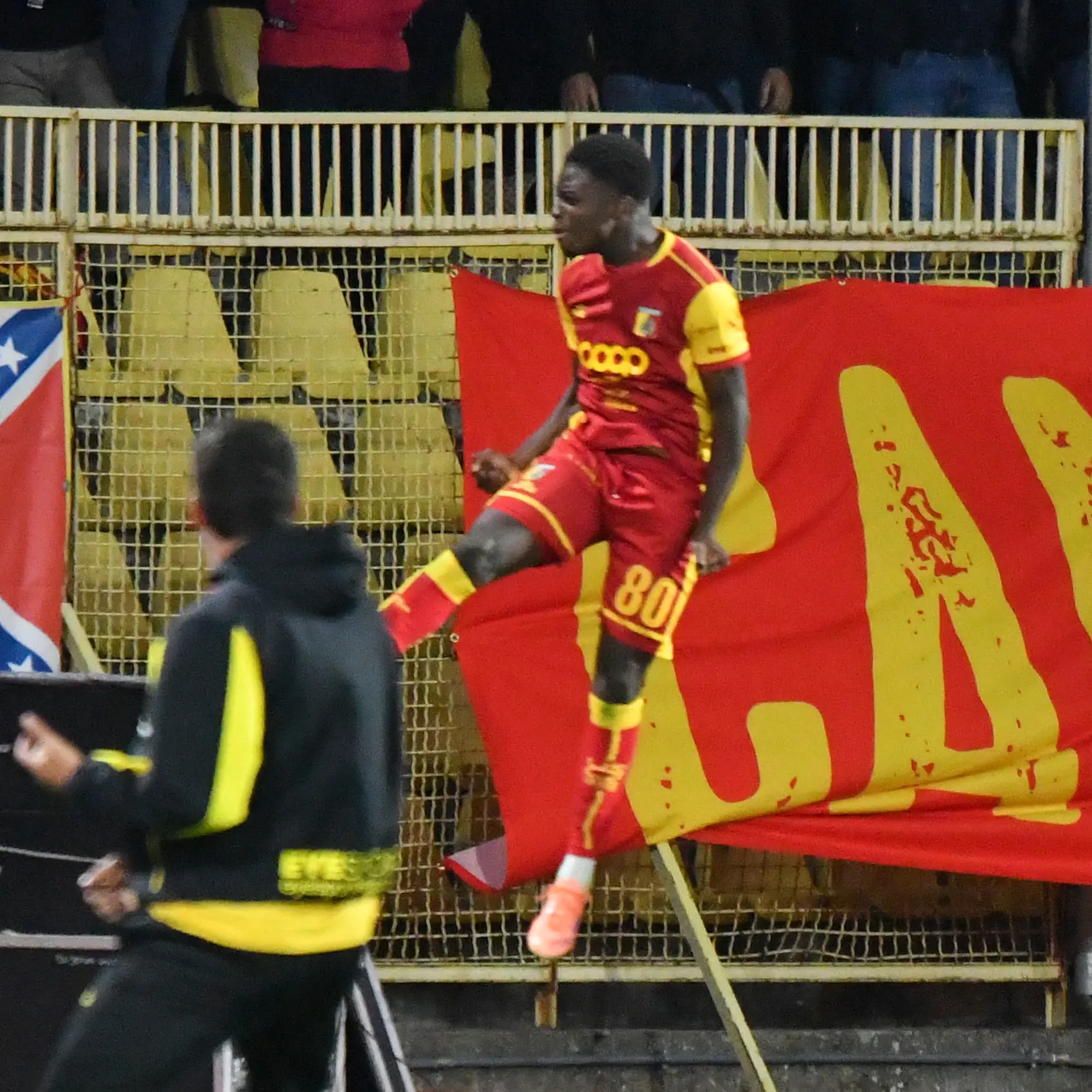 Serie B, il Catanzaro si rilancia\u00A0dopo la\u00A03°\u00A0vittoria. Cisse\u00A0a LaC: «Col Palermo la svolta. Il mio sogno? Giocare\u00A0in\u00A0A»