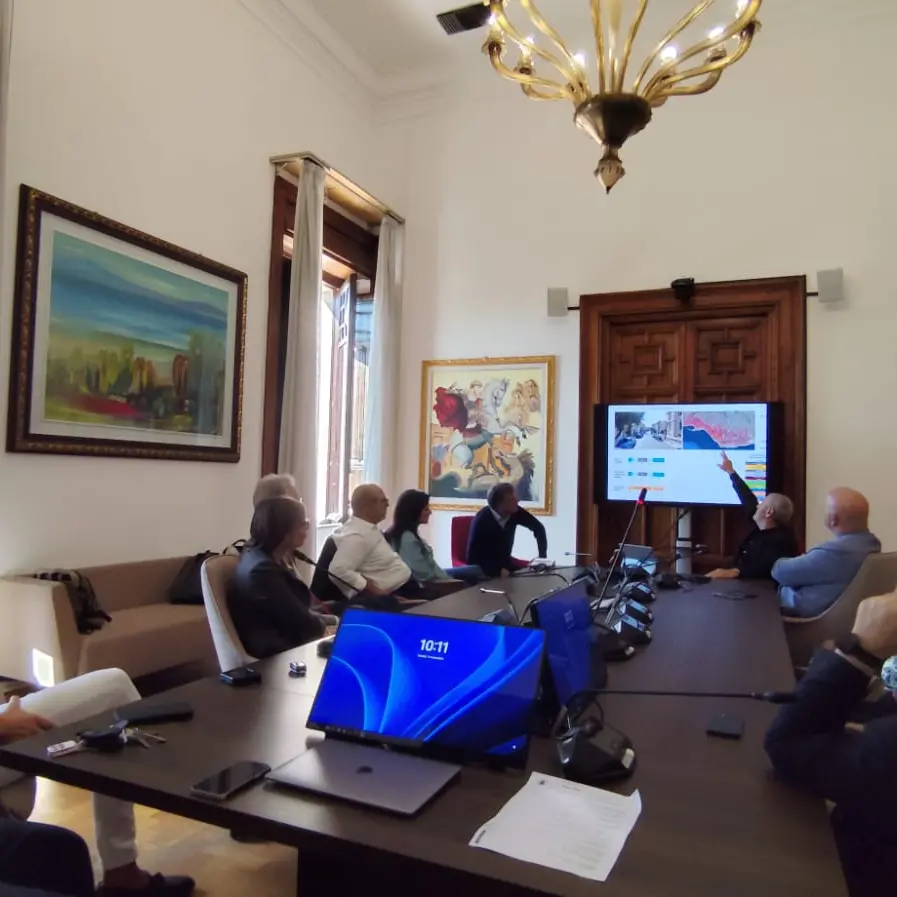 Reggio Calabria, a Palazzo San Giorgio il tavolo tecnico con l’ecologo Salvador Rueda per il masterplan cittadino\n
