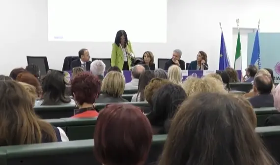 “Discutiamone insieme”: parte in Calabria il progetto per portare lo psicologo nelle scuole