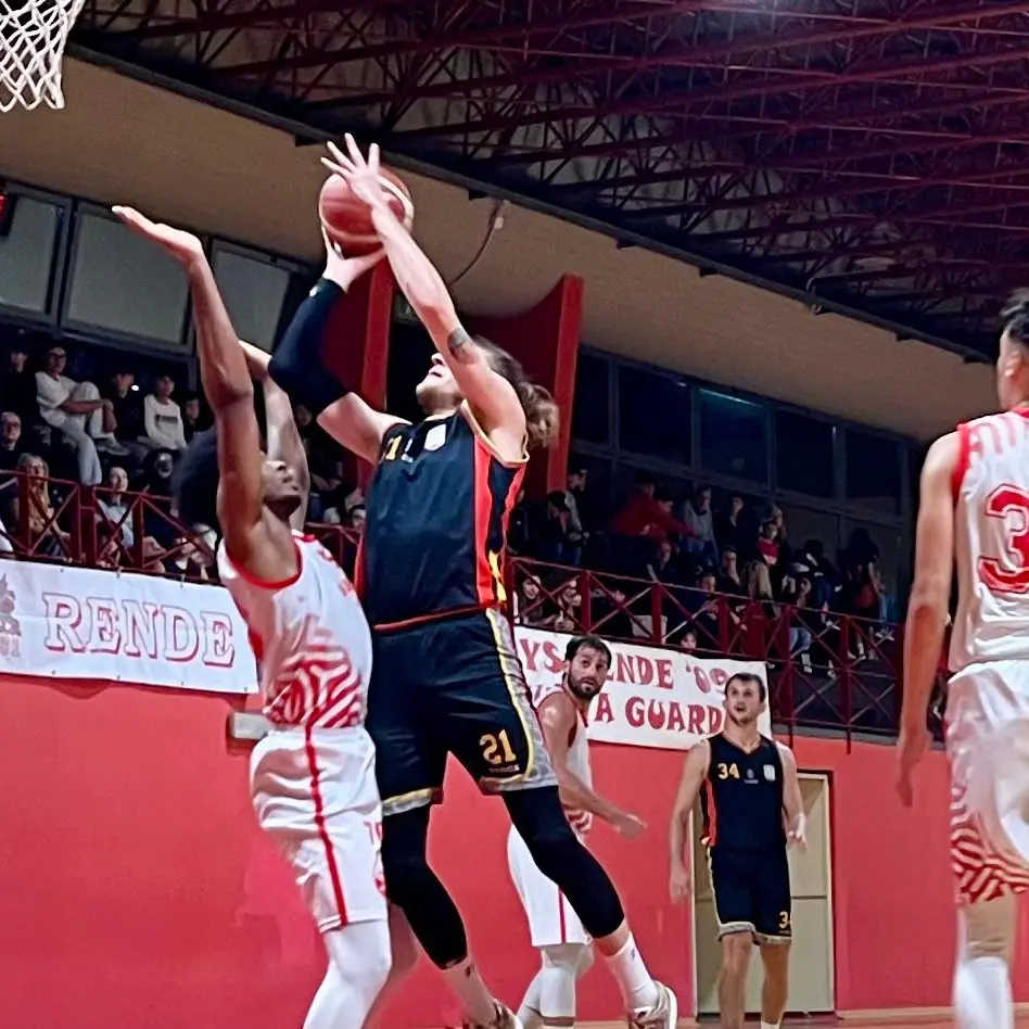 Basket, Bim Bum Rende-Catanzaro 98-96: il derby va ai padroni di casa sul filo della sirena dopo un overtime\n