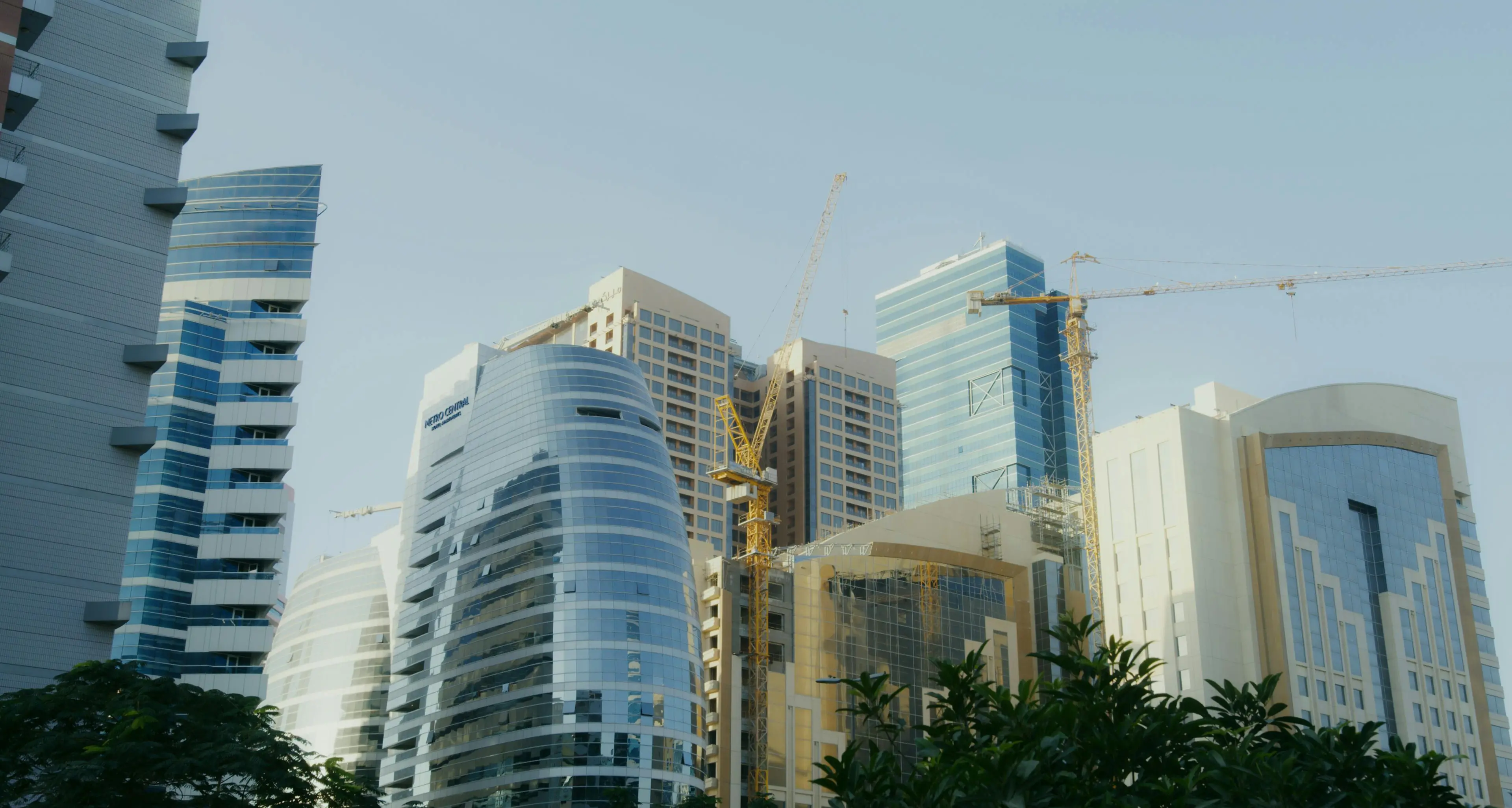 Dubai e Abu Dhabi accelerano il passo per modernizzare il Paese, Italia partner strategico\n