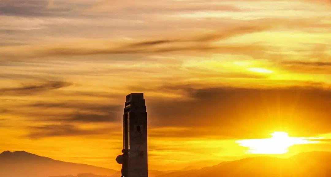 Athena tra fuoco e poesia\n