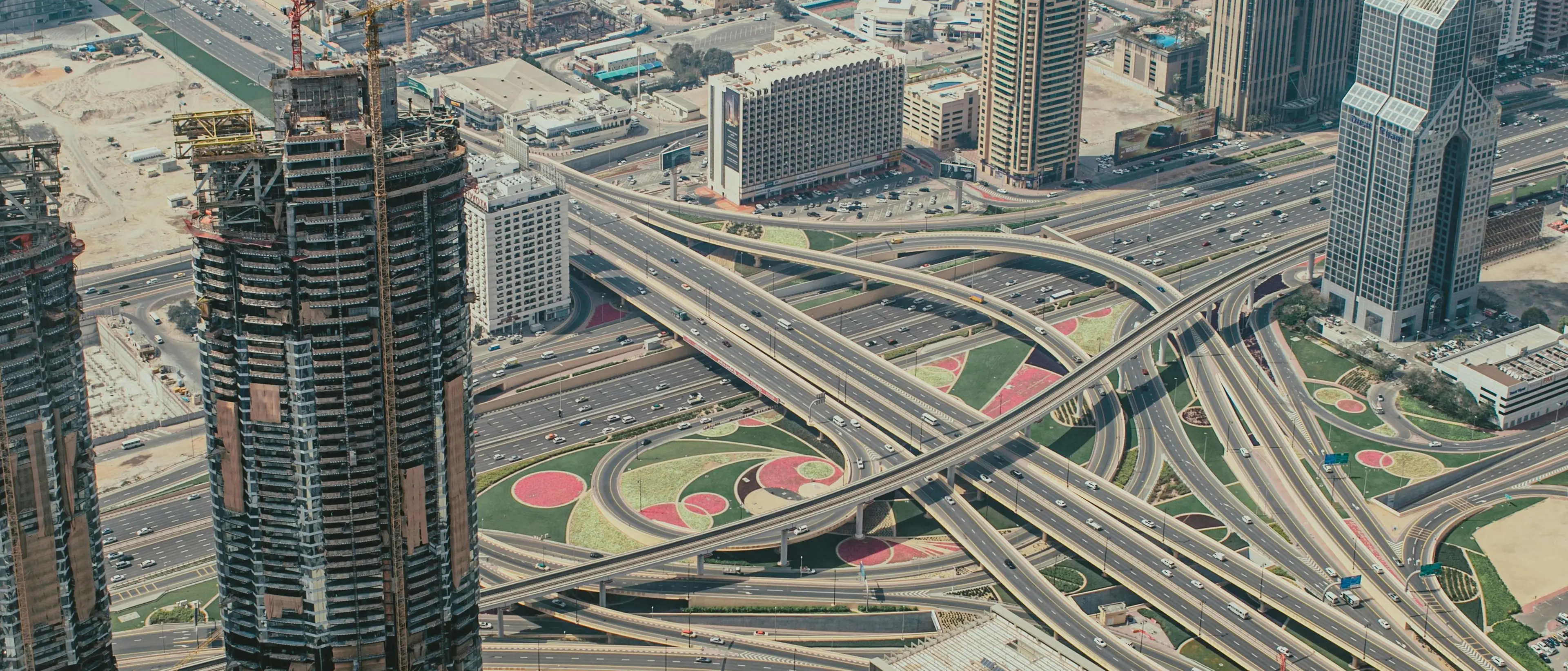 Emirati Arabi, programma di investimenti da 2mila miliardi di dollari in 10 anni: Dubai\u00A0tra i maggiori poli di attrazione economica e finanziaria\n