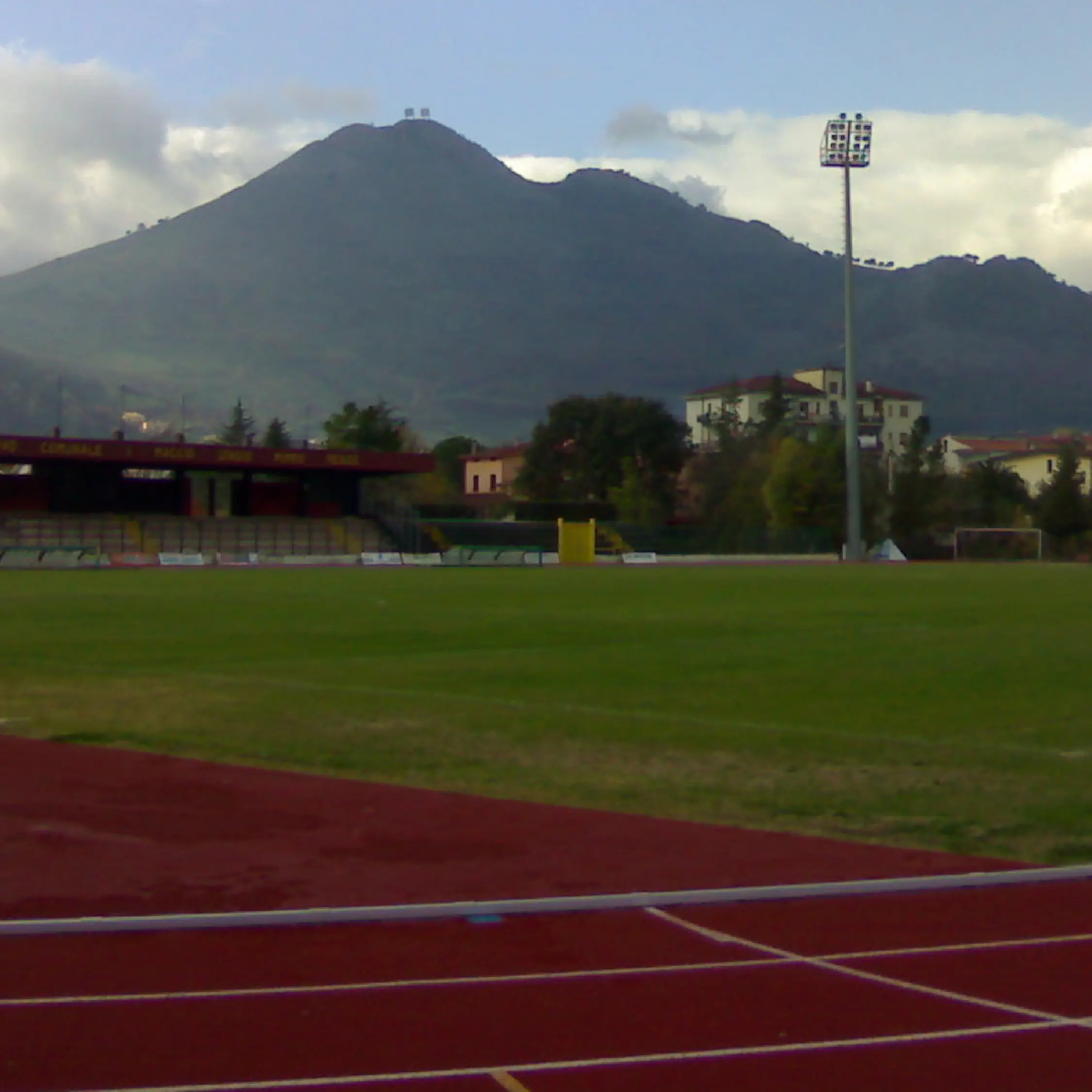 Castrovillari Calcio in crisi, la città del Pollino si ribella: raccolta firme per salvare la squadra