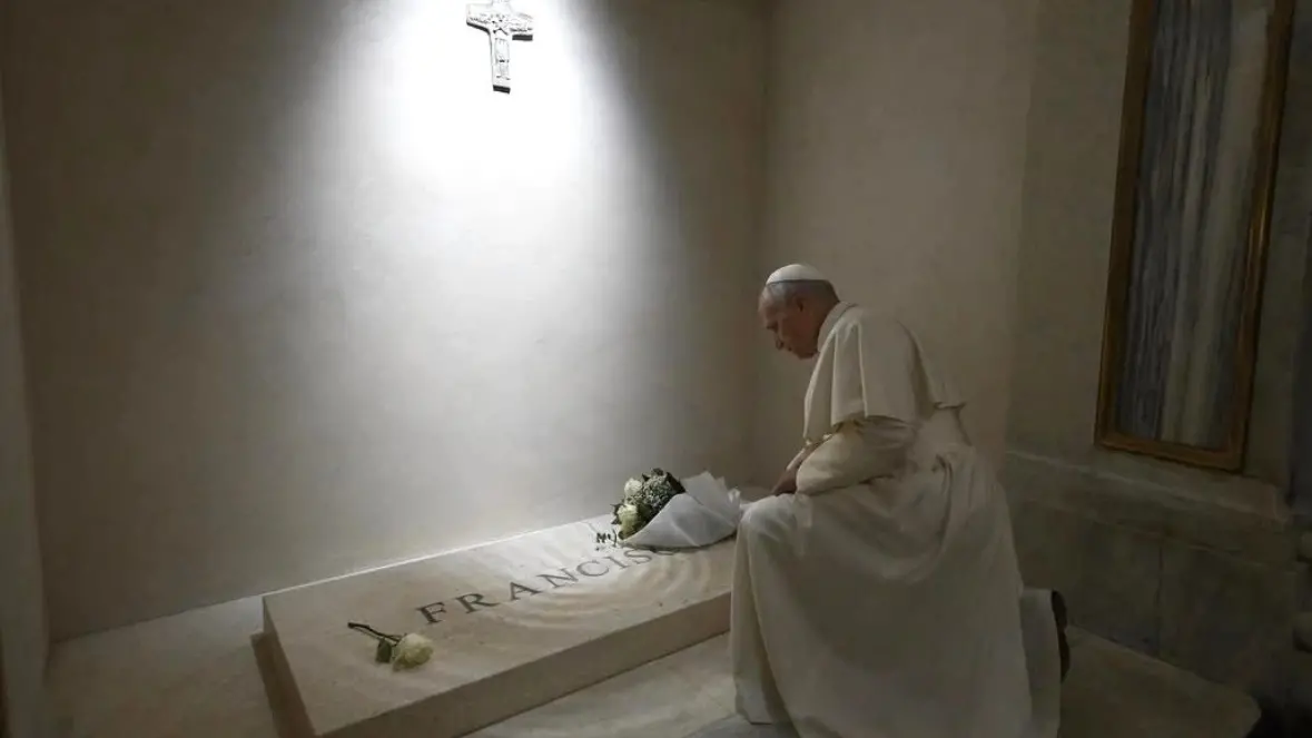 Papa Leone XIV sulla toba di Papa Francesco , Vatican Media