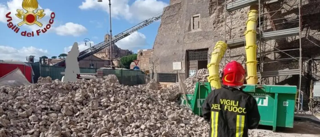 Morto l’operaio rimasto sotto le macerie dopo il crollo della Torre dei conti ai Fori imperiali: il 66enne deceduto in ospedale\n