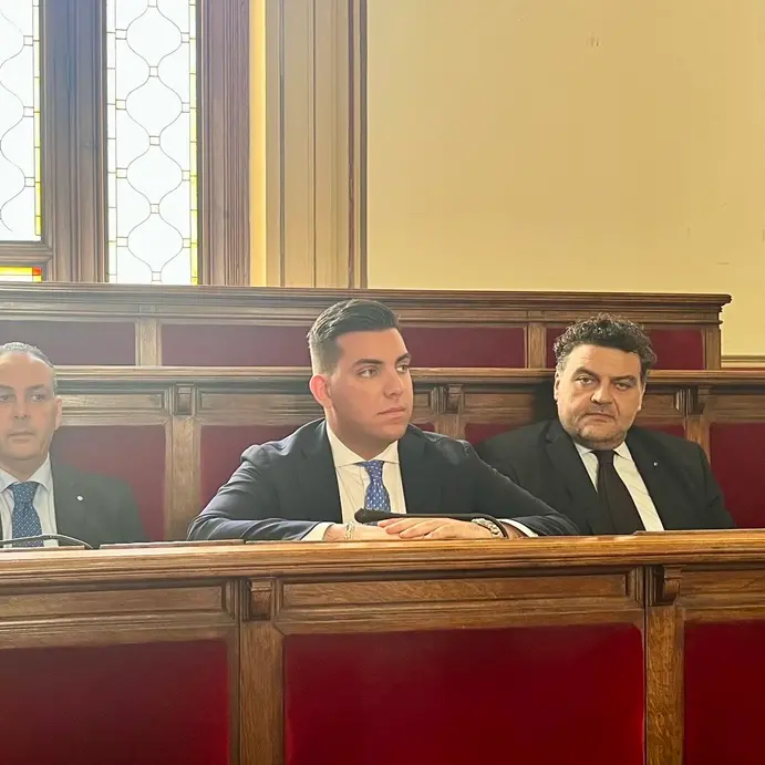 Reggio,\u00A0\u00A0Forza Italia: «Noi lavoriamo per il rilancio dell’aeroporto, mentre l’Amministrazione posiziona una discarica accanto allo scalo»\n