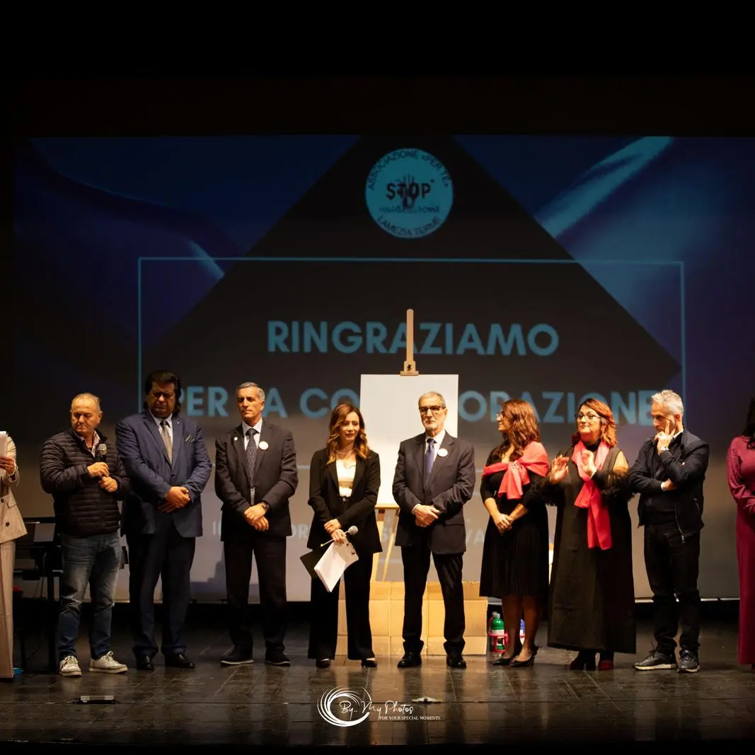 “Giustizia e verità per Sissy”: a Lamezia una serata per ricordare l’agente calabrese trovata ferita in ospedale a Venezia\n