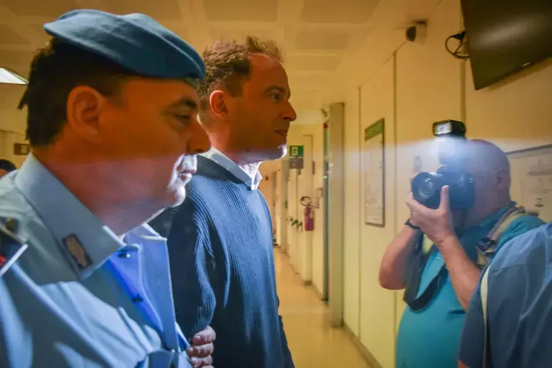 «Terrazza Sentimento»: come la perdizione di Alberto Genovese diventa una docu-serie e mette Milano davanti allo specchio\n