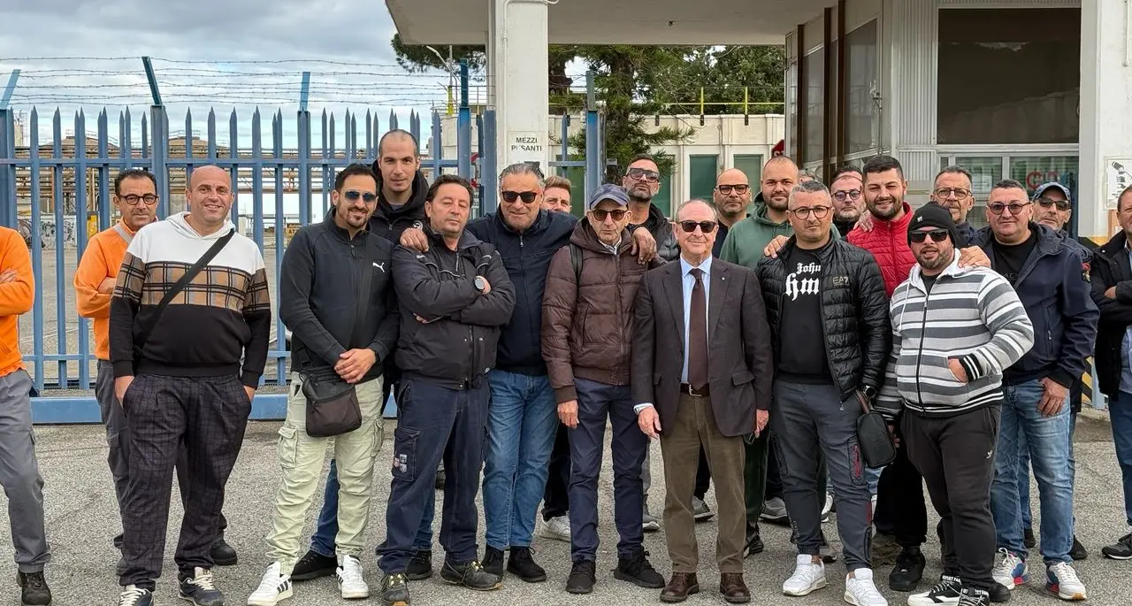 Dopo 41 anni di servizio, sospeso con una telefonata della centrale Enel di Rossano