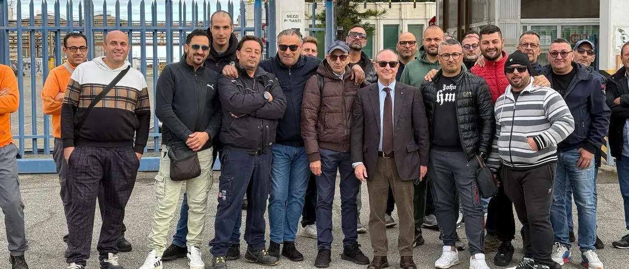 Dopo 41 anni di servizio, sospeso con una telefonata della centrale Enel di Rossano