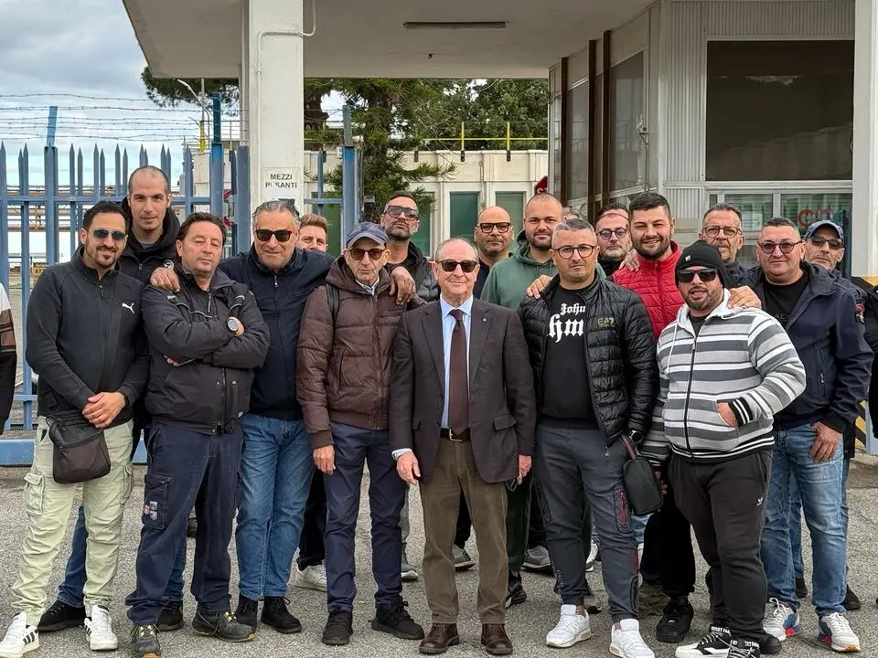 Dopo 41 anni di servizio, sospeso con una telefonata della centrale Enel di Rossano