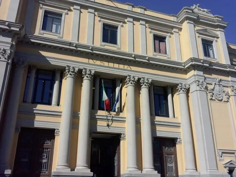 Maltrattamenti in famiglia a Tropea, revocati divieto di soggiorno e obbligo di presentazione alla pg\n