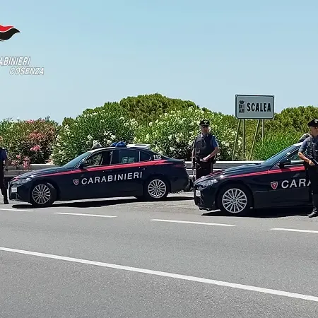 Scalea, botte e violenza sessuale ai danni di una coppia di anziani durante una rapina nella loro villa: arrestati tre rumeni\n