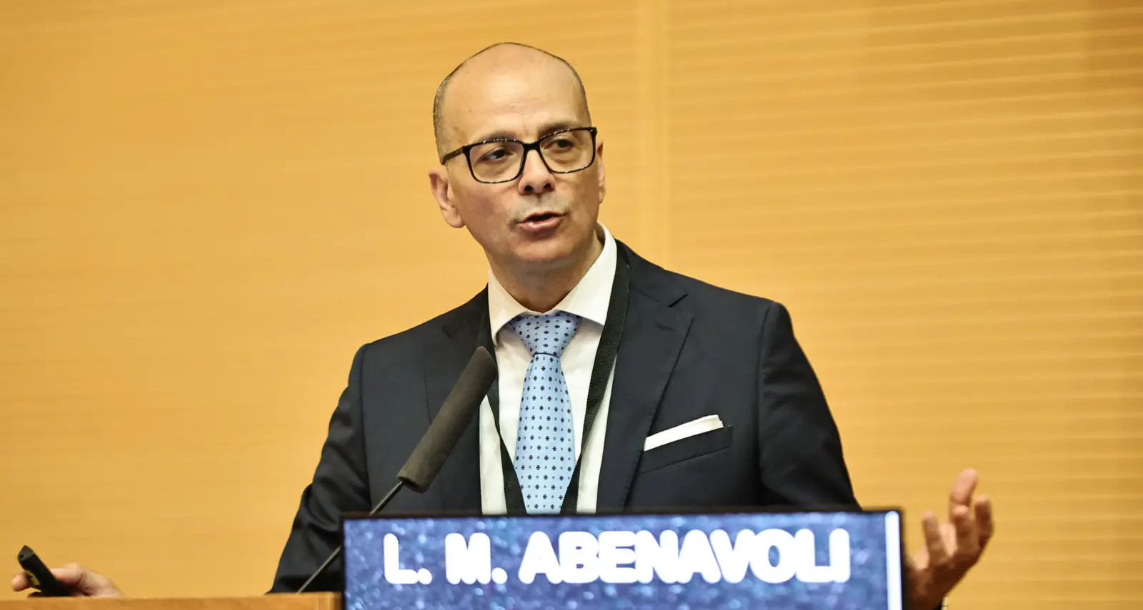 Medicina digitale, la nuova frontiera che abbraccia l’intelligenza artificiale. Abenavoli: «Cambiamento epocale»\n