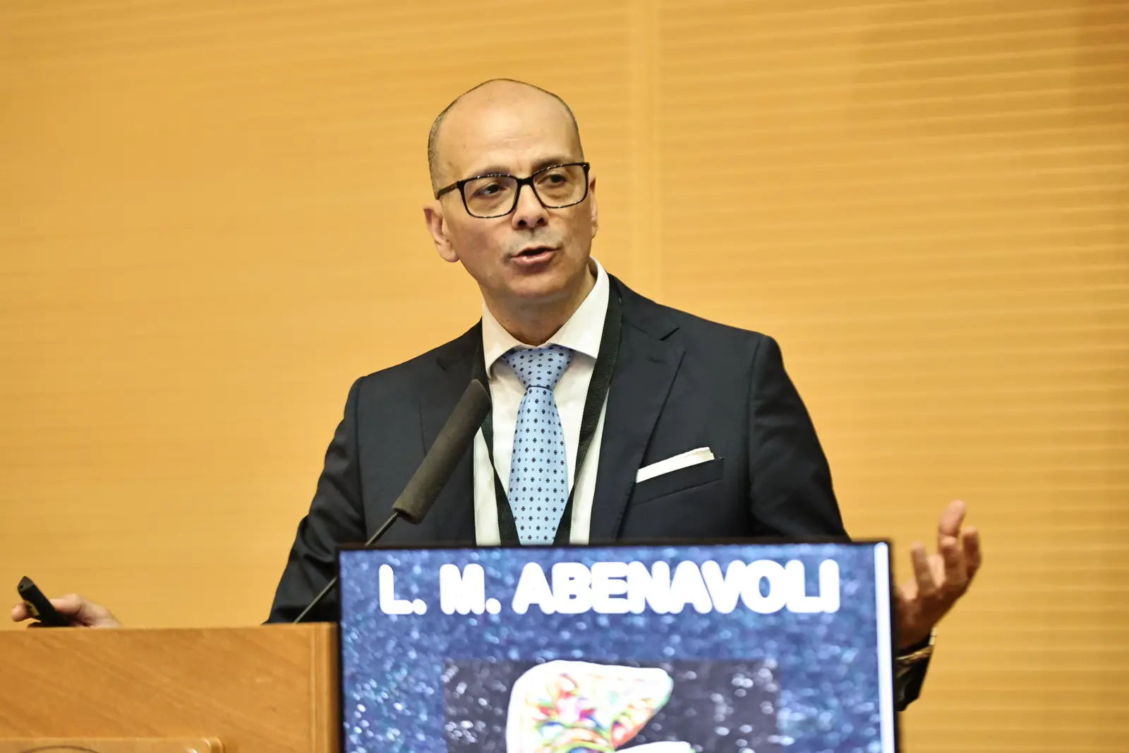 Medicina digitale, la nuova frontiera che abbraccia l’intelligenza artificiale. Abenavoli: «Cambiamento epocale»\n