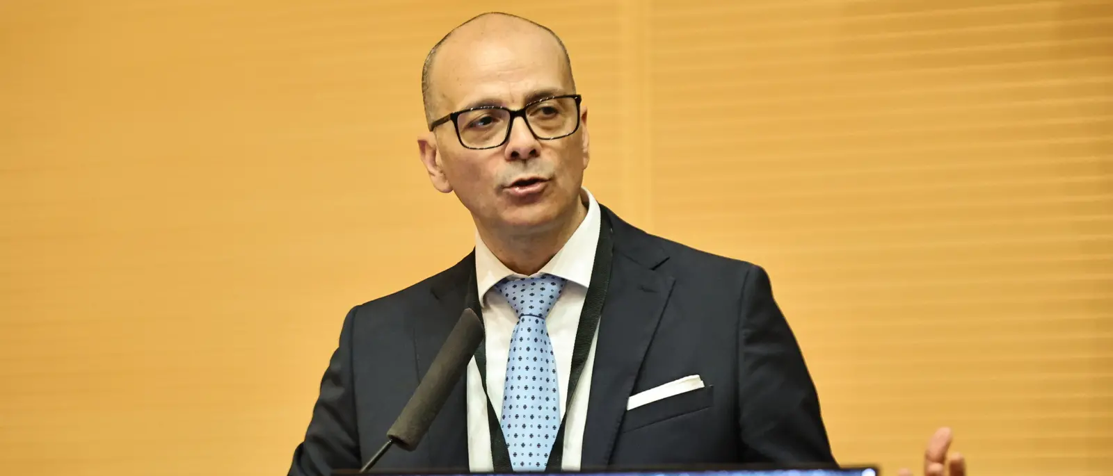 Medicina digitale, la nuova frontiera che abbraccia l’intelligenza artificiale. Abenavoli: «Cambiamento epocale»\n