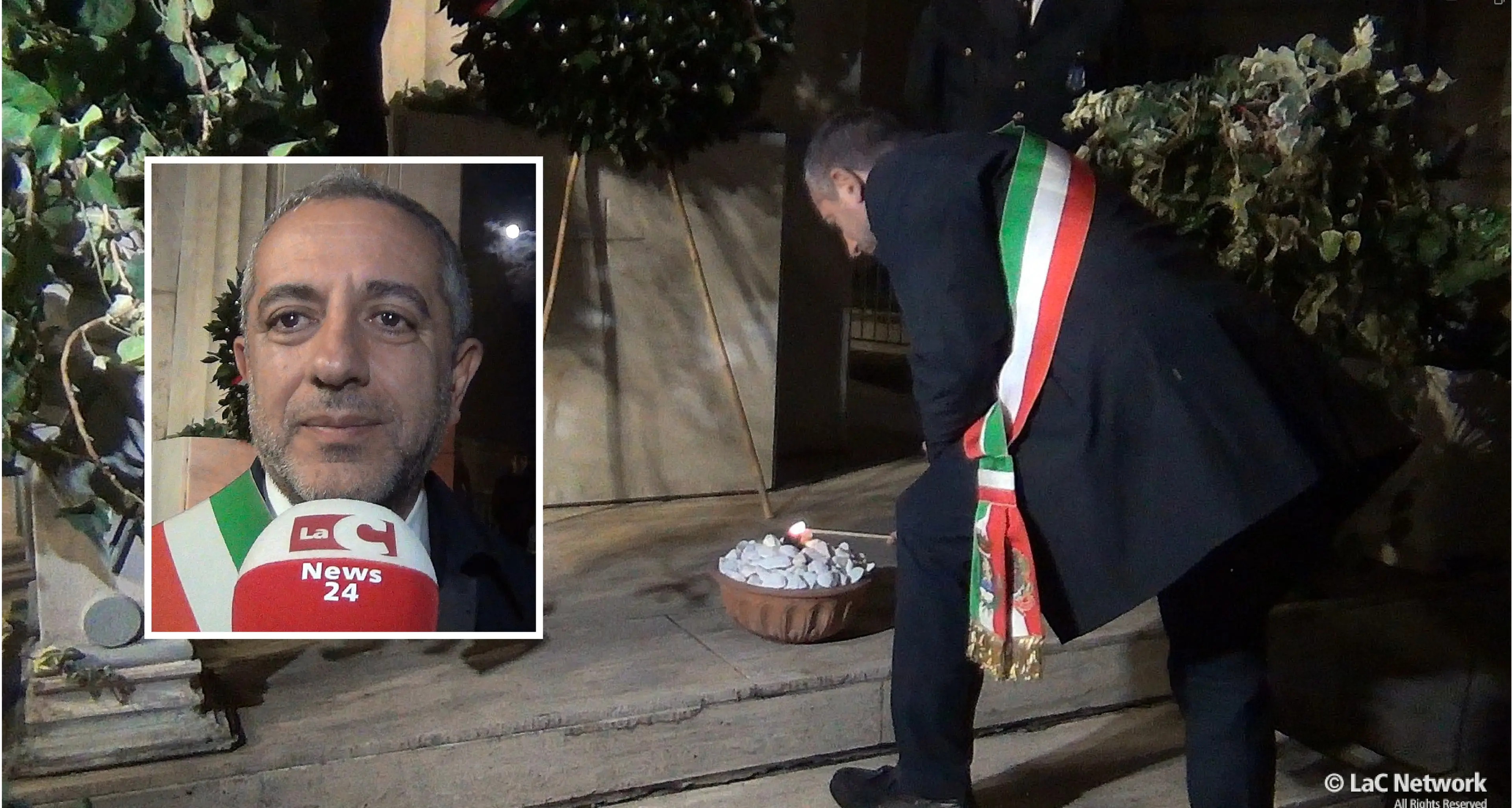 A Cassano All’Ionio torna a brillare la fiaccola del Monumento ai Caduti, simbolo di memoria e speranza\n