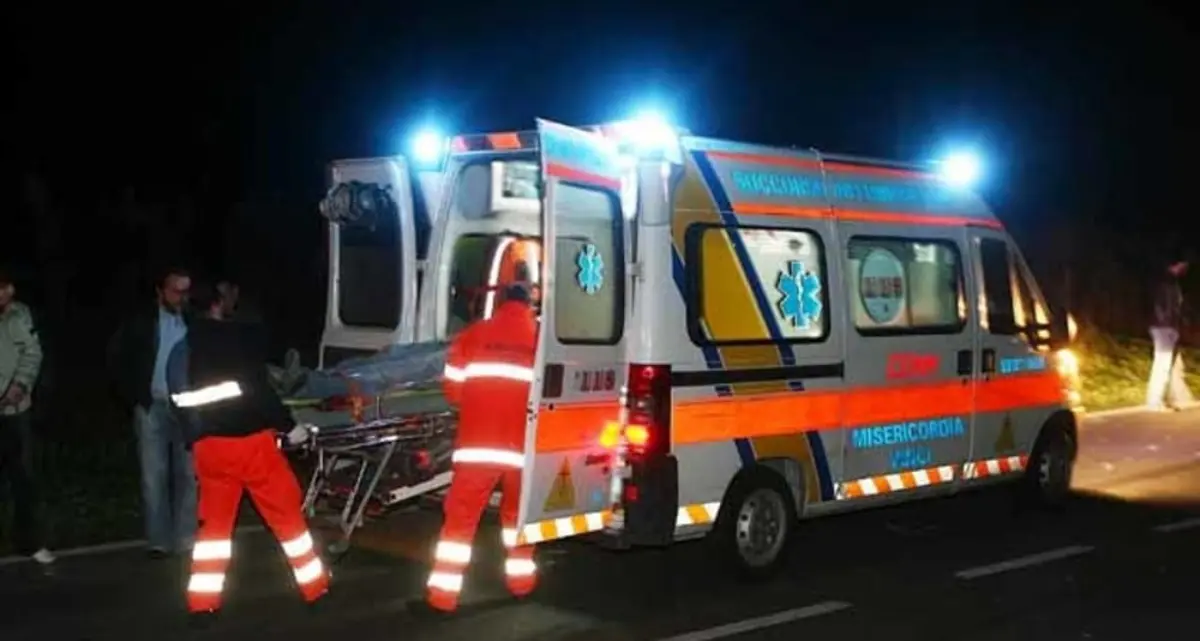 Incidente a Nicotera Marina, moto si schianta e prende fuoco: feriti 2 ragazzi, uno trasferito a Reggio in elisoccorso