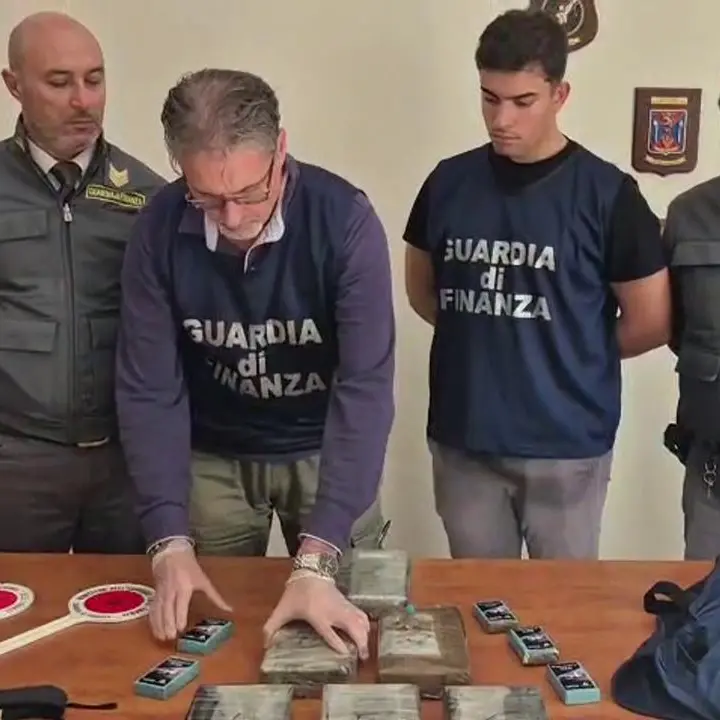 Villa San Giovanni, arrestato 54enne diretto in Sicilia con circa sette chilogrammi di droga\n