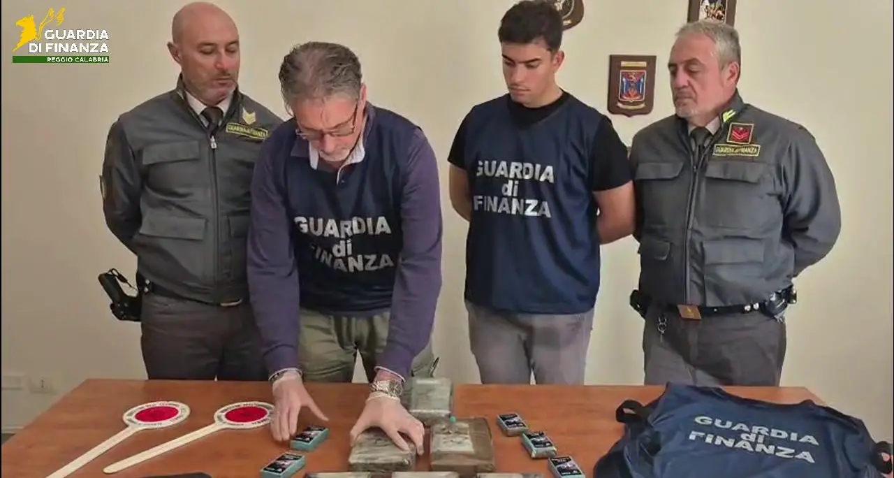 Villa San Giovanni, arrestato 54enne diretto in Sicilia con circa sette chilogrammi di droga\n