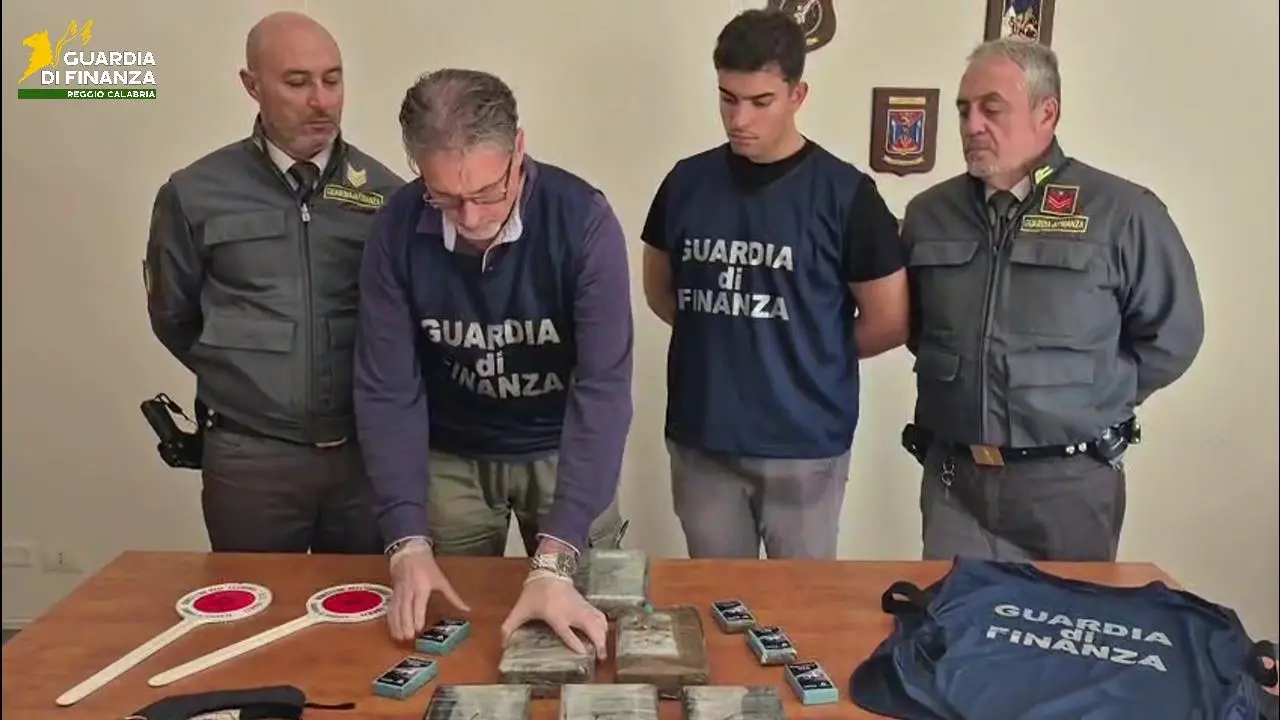 Villa San Giovanni, arrestato 54enne diretto in Sicilia con circa sette chilogrammi di droga\n