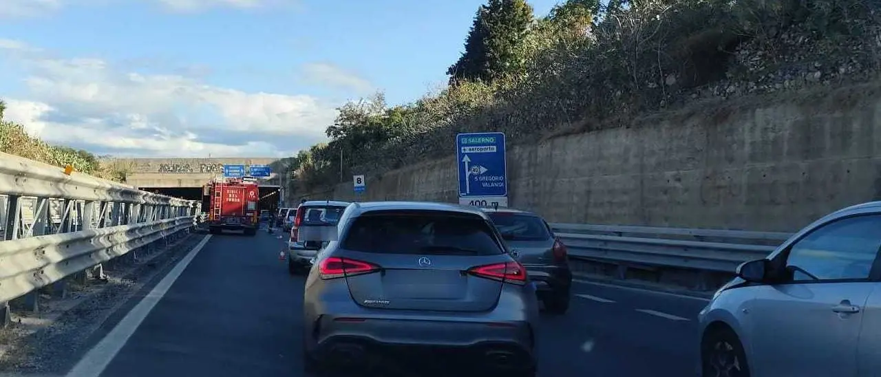 Reggio, tamponamento sul raccordo tra Pellaro e San Gregorio: traffico bloccato e lunghe code in direzione nord\n