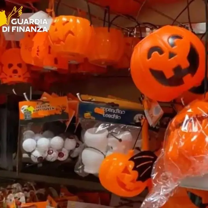 Cosenza, sequestro di Halloween: oltre 56mila prodotti non sicuri bloccati dalla Guardia di Finanza