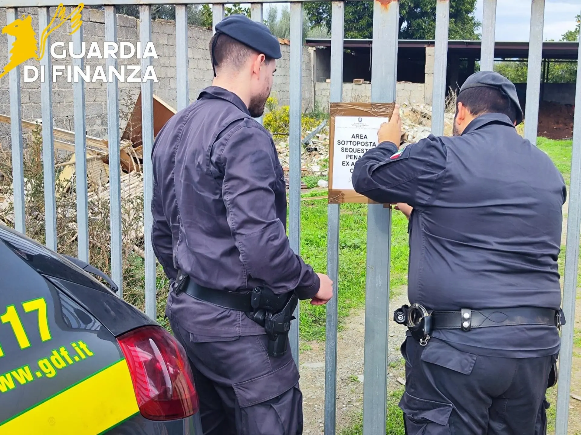 Scoperta discarica abusiva di 1300 metri quadri\u00A0nel Crotonese: denunciato il proprietario del terreno\n