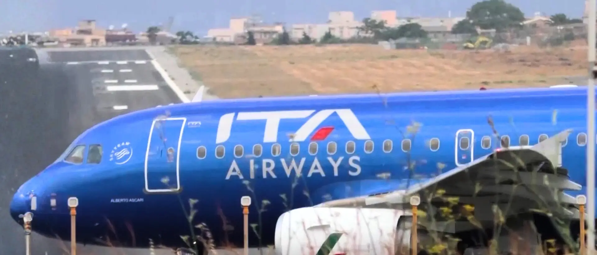 Aeroporto dello Stretto, i conti non tornano: tagli ai collegamenti con Linate e Fiumicino nonostante l'incremento di passeggeri\n